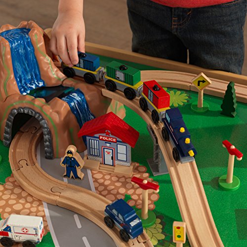 KidKraft- Juguete de vías de tren y mesa con cascada y montaña, de madera, para niños, juego clásico de actividades ferroviarias con accesorios incluidos (120 piezas) , Color Multicolor (17850)