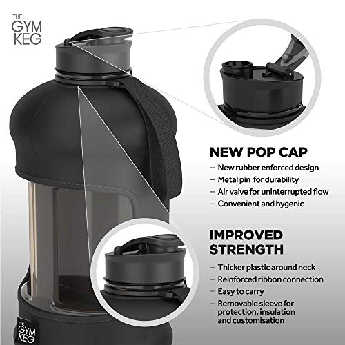 The Gym Keg + Sleeve diseño 2018 - Culturismo Botella de Agua para Gimnasio - Botella de Agua Duradera y Resistente de 2.2 litros - Grandes Botellas de Agua para Deportes de Medio galón