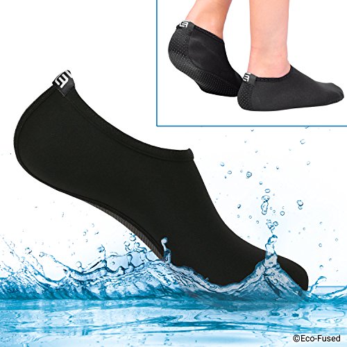 Calcetines de Agua para Mujeres – Extra Cómodos – Protege contra la Arena, Agua fría/Caliente, UV, Rocas/guijarros – Calzado fácil para Nadar, Voleibol de Playa, Snorkel, Vela, Surf