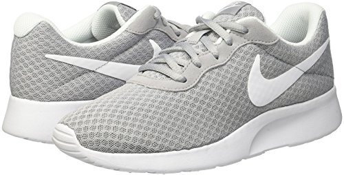 Nike Tanjun, Zapatillas de Running para Mujer, Gris (Wolf Grey/White), 36.5 EU