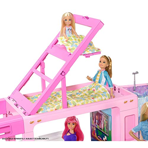 Barbie Caravana para acampar 3 en 1 de Barbie con piscina, camioneta, barca y 50 accesorios, regalo para niñas y niños 3-9 años (Mattel GHL93)