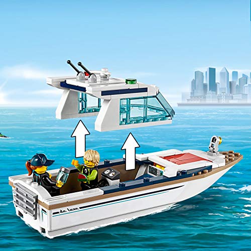 LEGO City Great Vehicles - Yate de Buceo, juguete creativo de construcción de barco con minifiguras de submarinistas y animales marinos (60221)