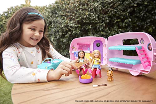 Barbie - Chelsea Muñeca y Su Caravana, con Perrito y Accesorios (Mattel FXG90)