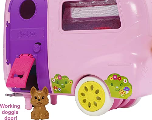 Barbie - Chelsea Muñeca y Su Caravana, con Perrito y Accesorios (Mattel FXG90)