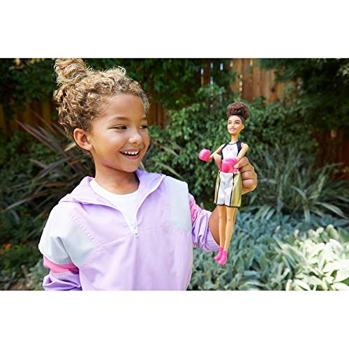 Barbie Quiero Ser Boxeadora, muñeca morena con guantes de boxeo rosa (Mattel GJL64)