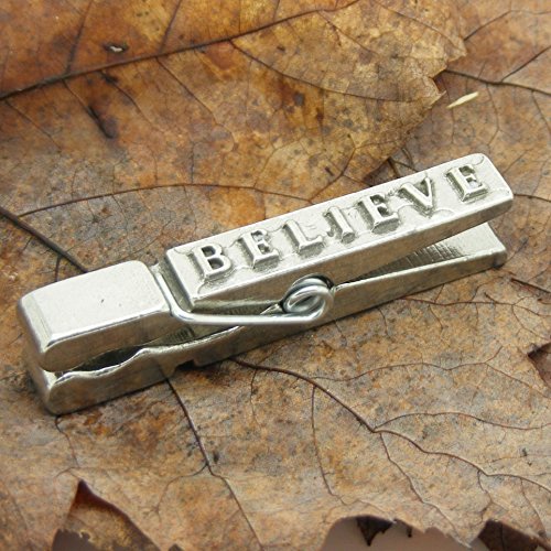 Fino Peltre Juego de papel Peso, "Believe," Handcast por William Sturt