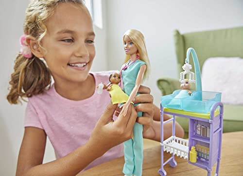 Barbie Quiero Ser pediatra muñeca rubia con dos bebes y accesorios (Mattel GKH23)