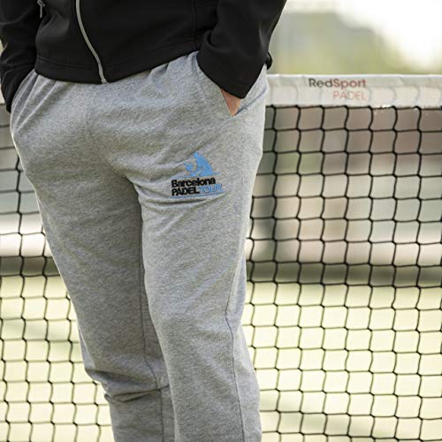 Barcelona Padel Tour | Pantalón Largo con Bajos de Puño Ajustado para Hombre | Tejido Cómodo y Transpirable con Estampación Especial de Pádel | Ropa Deportiva Gris XL