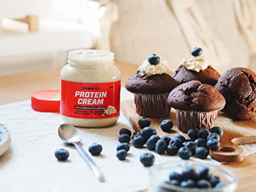 BioTechUSA Protein Cream, con trozos crujientes de arroz y maíz, proteína de suero de leche, sin azúcares añadidos, con edulcorante, 400 g, Chocolate blanco