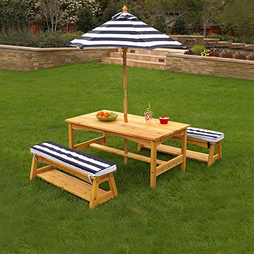 KidKraft 106 Juego de mesa y 2 bancos de madera para niños con sombrilla y cojines, muebles para jardín y exterior al aire libre - Rayas azul marino y blancas