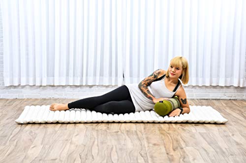 LEEWADEE Yoga Bolster pequeño – Cojín Alargado para Pilates y meditación, reposacabezas Hecho a Mano de kapok, 55 x 15 x 15 cm, Verde