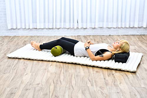 LEEWADEE Yoga Bolster pequeño – Cojín Alargado para Pilates y meditación, reposacabezas Hecho a Mano de kapok, 55 x 15 x 15 cm, Verde