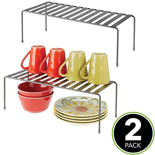 mDesign Juego de 2 estantes de cocina – Soportes para platos independientes de metal – Organizadores de armarios extragrandes para tazas, platos, alimentos, etc. – gris oscuro