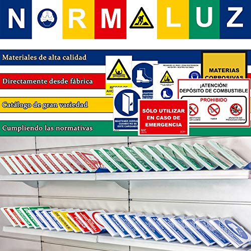 Normaluz RD11140 - Señal Luminiscente Salida Escalera Derecha Abajo Clase B PVC 0,7mm 32x16cm con CTE, RIPCI y Apto para la Nueva Legislación