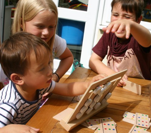 TOWO Juego de Clasificación de Colores de Madera - Juguete de Clasificación de Madera con Tarjetas de Patrón y Discos de Colores - Juego de Rompecabezas de Madera para niños - Juguetes Montessori