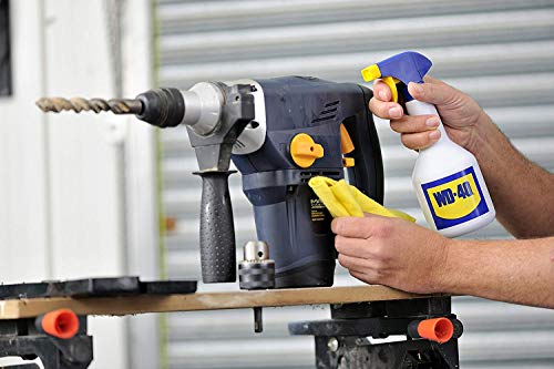 WD-40 Producto Multi-Uso- Garrafa 5L y pulverizador - Lubrica, Afloja, Protege del óxido, Dieléctrico, Limpia metales y plásticos y Desplaza la humedad. Formato para usos intensivos (44506/E)