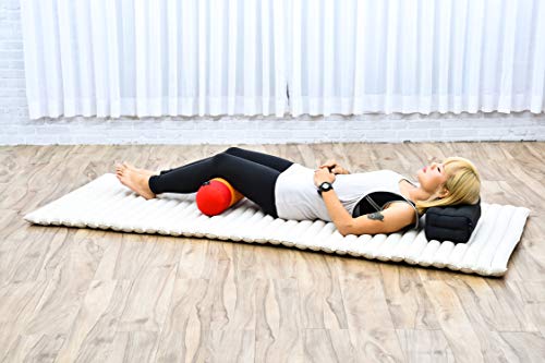 LEEWADEE Yoga Bolster pequeño – Cojín Alargado para Pilates y meditación, reposacabezas Hecho a Mano de kapok, 50 x 15 x 15 cm, Naranjo Rojo