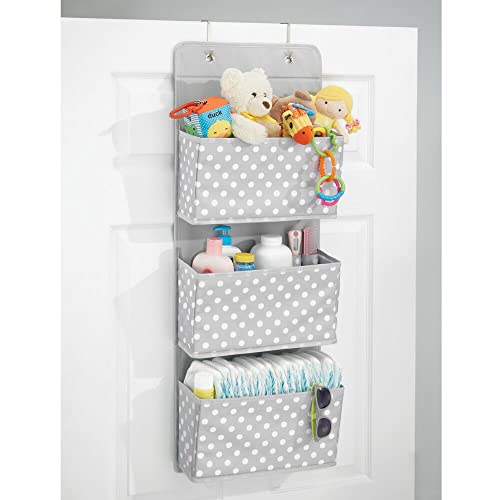 mDesign Juego de 2 prácticos organizadores de tela – Estantería colgante con 3 cestas grandes – Organizador para puertas en fibra sintética para cuarto infantil – gris claro con lunares blancos