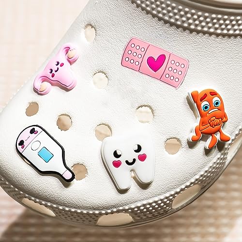 YDHfdc 32 Piezas Adornos para Zapatos Shoe Charms de PVC Encantos de Zapatos de Dibujos con Tema Médico Pin Crocs para Mujeres, Niños y Hombres