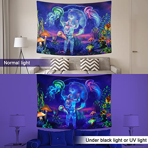 Betylifoy Tapiz de Astronauta con luz Negra UV para Plantas Reactivas y Medusas Tapiz de Pared para Dormitorio Decoración Estética de Habitación Infantil (Astronautas, 148 x 200 cm)