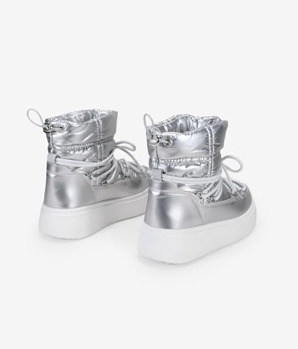 BOSANOVA Botas de nieve acolchadas ‘apres ski' confeccionadas en nylon y detalle de cordones con pasados metálicos. Suela de plataforma de 4 cm. Cierre elástico ajustable. Calzado para mujer PLATA 37