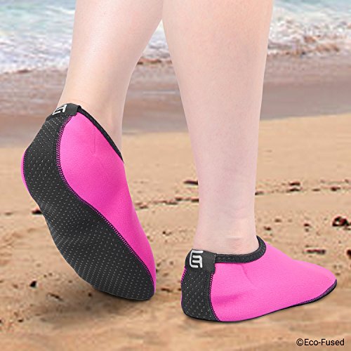 Calcetines de agua para mujeres – Extra Cómodos – Protege contra la arena, agua fría/caliente, UV, rocas/guijarros – Calzado fácil para nadar, voleibol de playa, snorkel, vela, surf, yoga, caminar