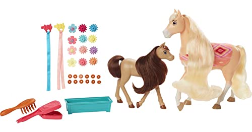 Dreamworks Spirit Spirit Stable Style Chica Linda (8 Pulgadas), Figura de Potro, Herramienta para el Cabello y Accesorios de Peinado, Cepillo, Espejo, Gran Regalo para Edades de 3 años en adelante