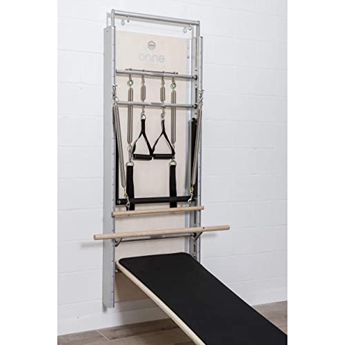 Elina Pilates Wall Board ONNE ® (by Eva Espuelas), Plaraforma Inclinada, Barra de Ballet, Cinturón de Suspensión, 5 Máquinas de Pilates en 1, Ahorra Espacio en Estudio de Pilates (Basic)