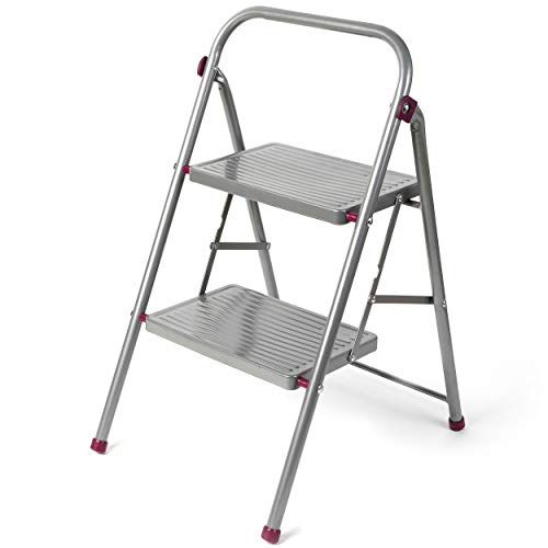 Kleeneze KL068491EU Escalera Plegable con 2 Peldaños, Fácil De Plegar, Gancho De Seguridad, Antiadherrente, Color Rosa/Gris, 80 cm