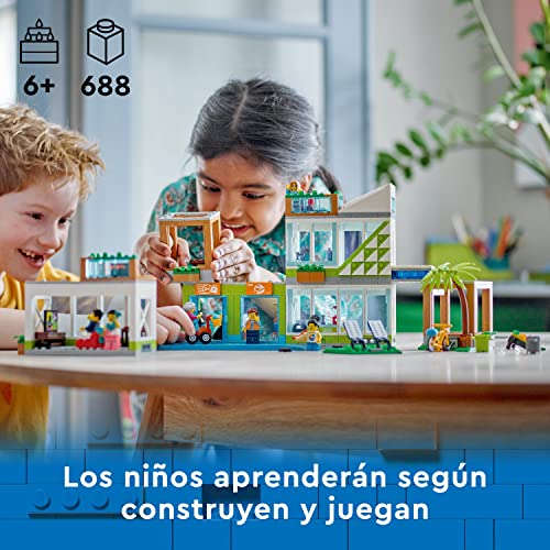 LEGO 60365 City Edificio de Apartamentos, Set de Construcción Modular con Habitaciones Combinables, Tienda, Bici de Juguete y 6 Minifiguras, Regalo de Cumpleaños para Niños y Niñas de 6 Años o Más