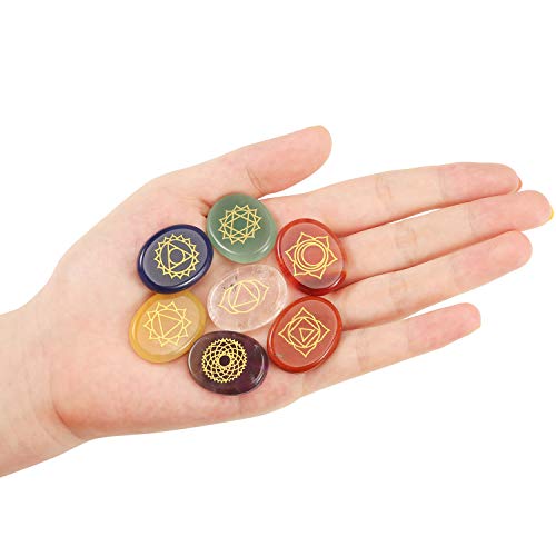 LQKYWNA Cristales Curativos - 7Pcs Chakra Reiki Grabado Pebble Piedras Talladas Oro Caracteres Piedras Pulidas para El Equilibrio Holístico Cuidado De La Salud