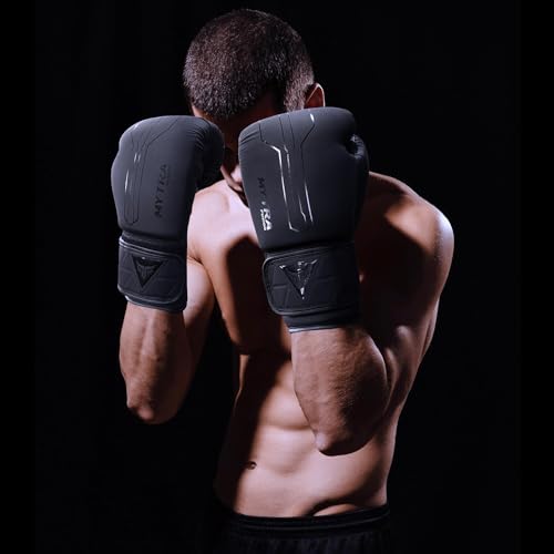 Mytra Fusion Guantes Boxeo Incluido con envolturas para Manos Gratis Guantes de Boxeo MMA Training Guantes Muay Thai Guantes Boxeo Mujer y Hombre (12-oz, Black)