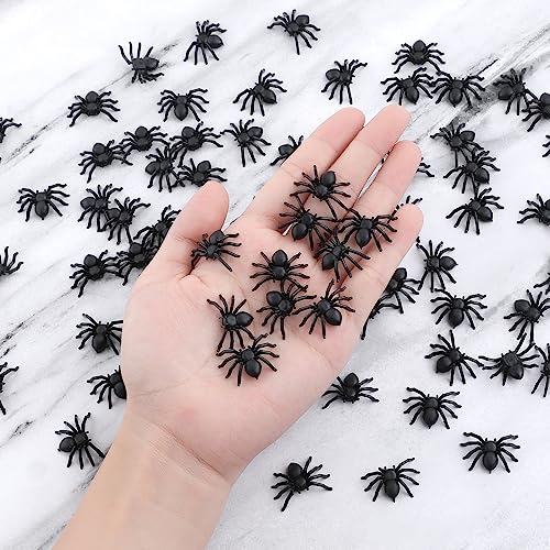 SAVITA 50 Piezas Realista Araña Decoración Halloween, Plástico Mini Araña Negro Realista Aterrador Araña Broma Halloween Casa Embrujada Decoraciones para Fiestas de Halloween Día de los Inocentes