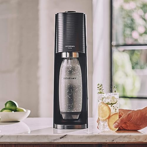 SodaStream Terra Pack - Máquina Gasificadora de Agua Color Negro, Incluye 1 Botella Fuse de 1L 2 Botellas Fuse de 0,5L y 1 Cilindro de Gas Color Rosa, Para Preparar Hasta 60L de Agua con Gas