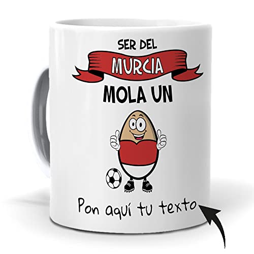 Taza personalizada con texto. Regalo original. Ser del Murcia mola un huevo con nombres. Haz un regalo único