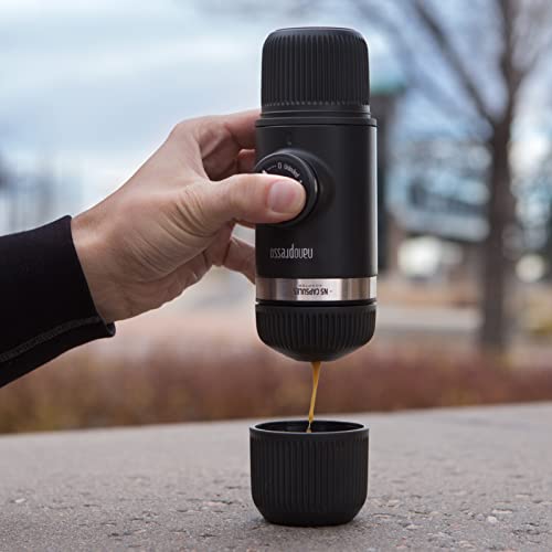 WACACO Nanopresso con NS Adapter, Máquina de Café Espresso Portátil, Compatible con Cápsulas NS y Café Molido, Juego de Máquina de Café de Viaje Manual, Perfecto para Acampar