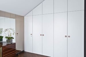 Integración armario empotrado en el salón